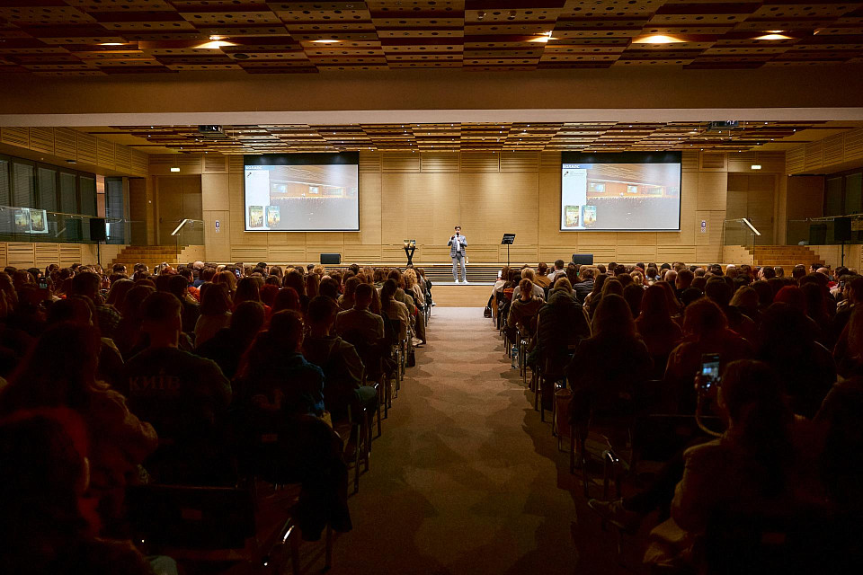Max Kidruk Presented His Novel Collapse at Parkovy