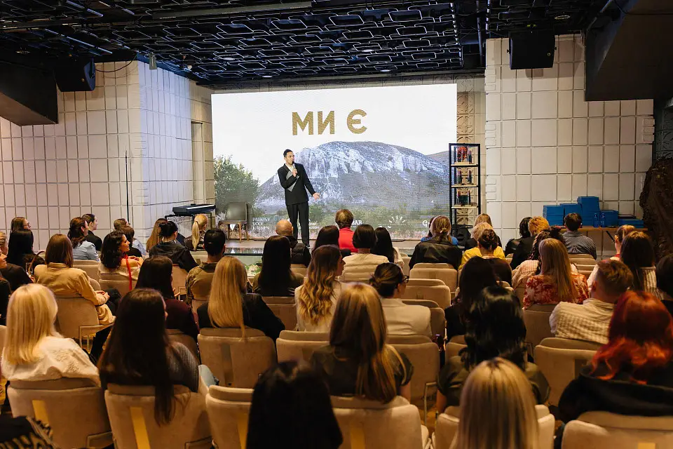 «МИ Є»: ГО «Землячки» відзначили 4 роки системної підтримки захисниць у Parkovy