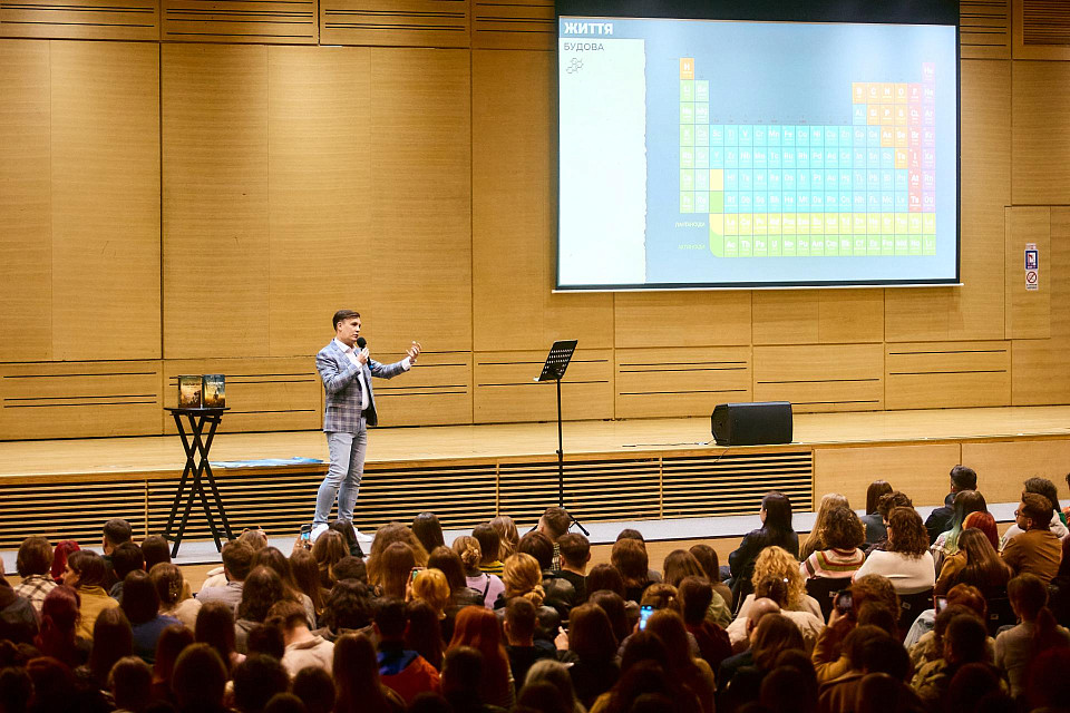 Max Kidruk Presented His Novel Collapse at Parkovy