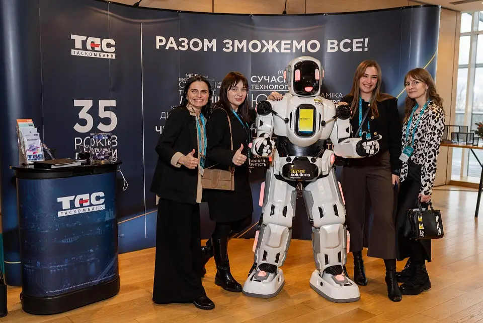 Нагородження переможців Премії HR-бренд Україна 2024 та конференція “СВІТИ” у Parkovy 